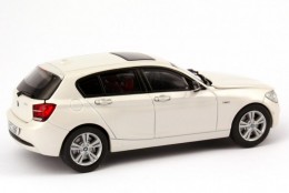 Модель автомобиля BMW 1 Series Five-Door (F20) Mineral White 1:43 80 42 2 210 024